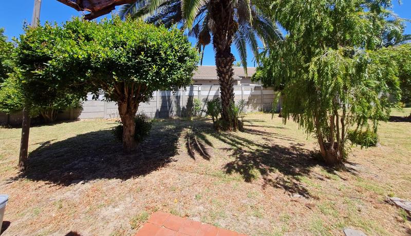 3 Bedroom Property for Sale in Oakglen Western Cape